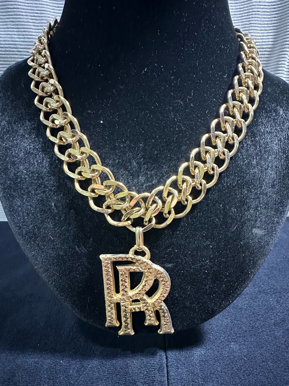 NOS/ Vtg Chunky Diamond Cut Gold Plated Rolls Royce Pendant Necklace